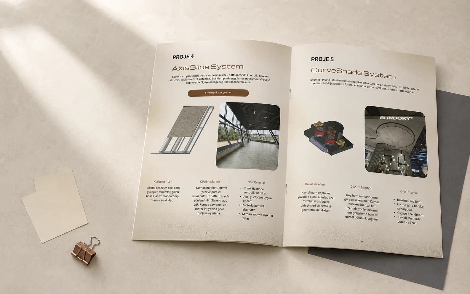 Masa üzerinde açık Blindory dergisinde AxisGlide ve CurveShade sistem sayfaları